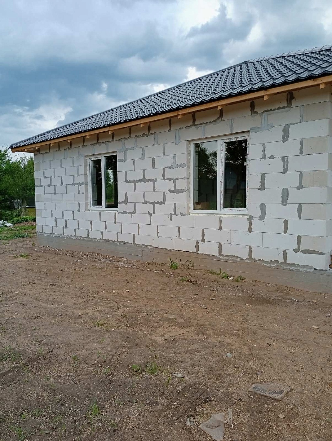 Установка фундамента, кладка блоков, кровельные работы и установка окон в Витебском районе