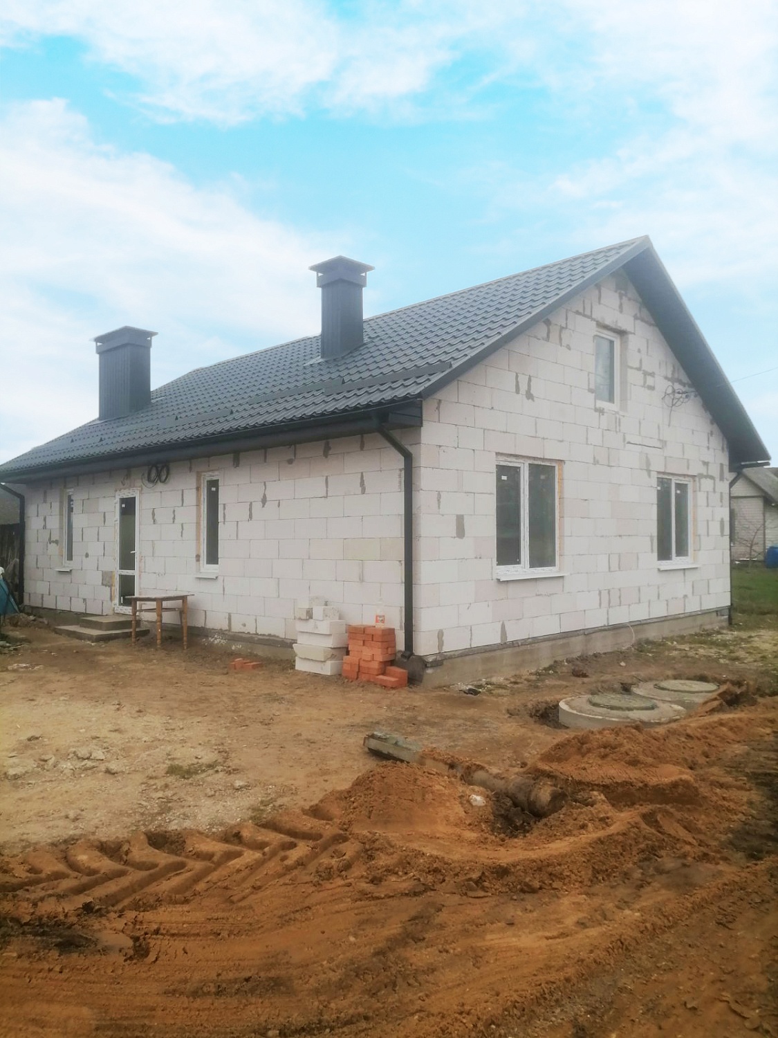 Установка фундамента и блоков, кровельные работы и установка окон в Барановичском районе